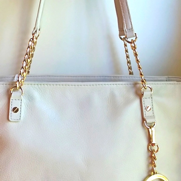 Michael Kors Excellent Condition Soft Off White Pebble Leather - Picture 2 of 12
